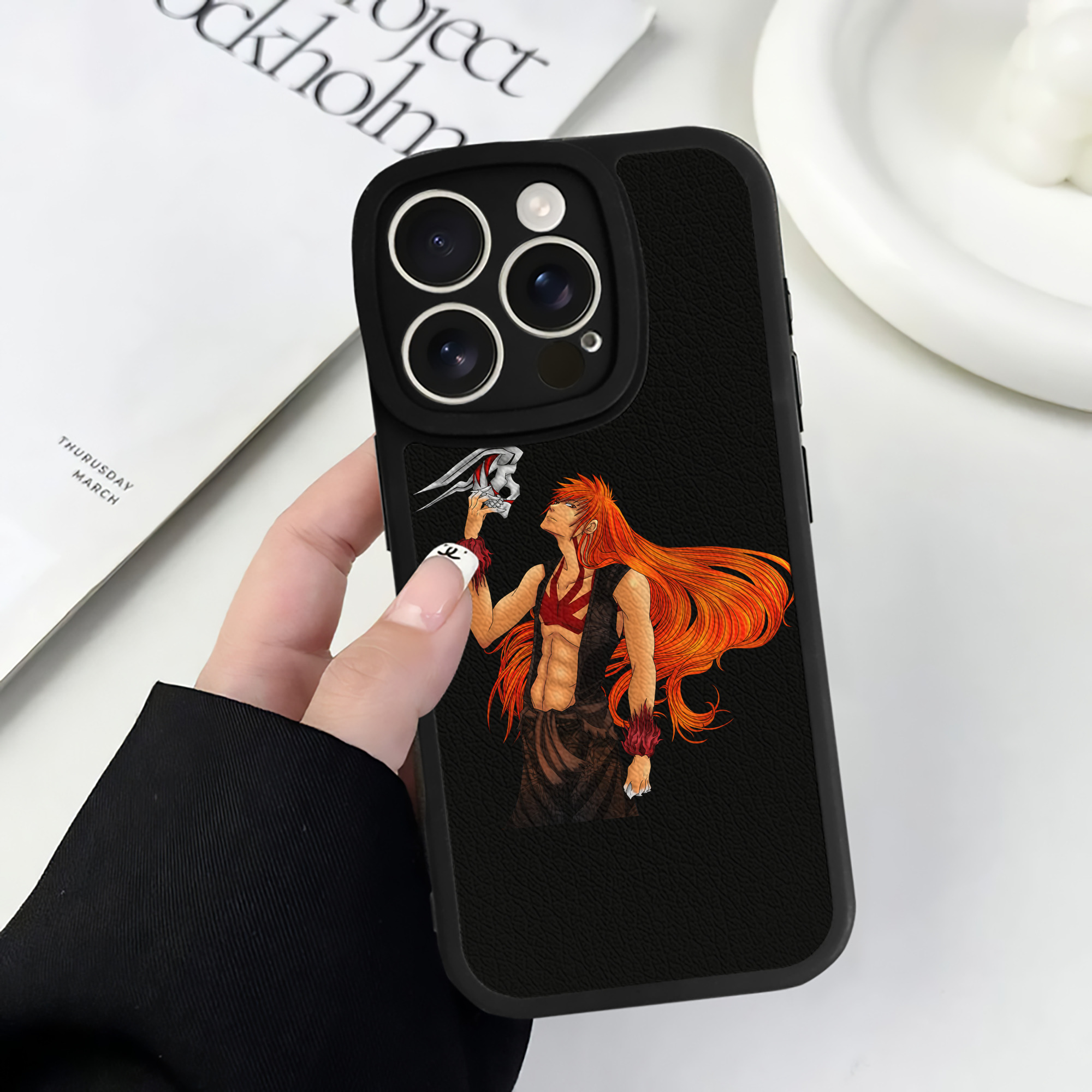 ブリーチ 黒崎一護（くろさき いちご）BLEACH Kurosaki Ichigo 【iPhone 16シリーズ対応】シリコンスマホケース（レザー調） 材質：シリコン